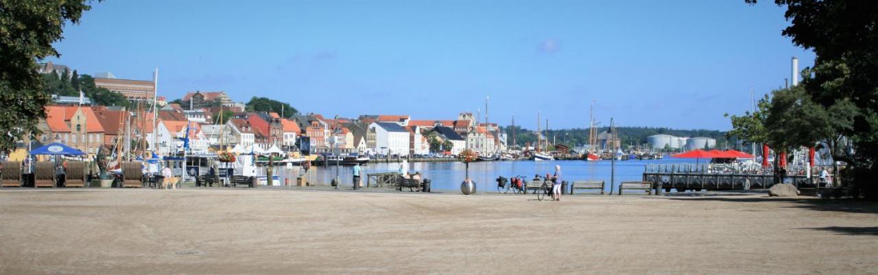 Zentrale Ferienwohnung Anker Im Sonnenblumenhaus Flensburg Exteriér fotografie